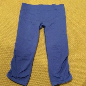 Ivivvacropped blue leggings